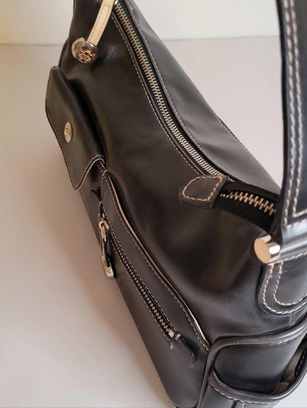 Liz Claiborne Black Shoulder Bag - Picture 11 of 14